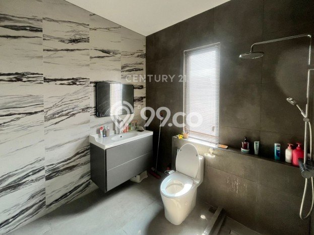 Rumah Elit LB 187m2 Siap Huni Desain Elegan di Sektor 7-Bintaro, Tangerang Selatan Rumah Elit LB 187m2 Siap Huni Desain Elegan di Sektor 7-Bintaro, Tangerang Selatan