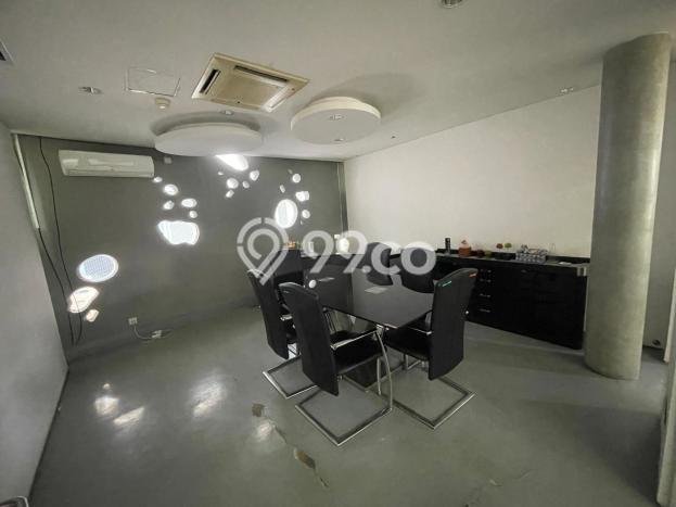 Dijual Rumah Luas Elegan Dengan View Eksklusif di Kemang, Jakarta Selatan Dijual Rumah Luas Elegan Dengan View Eksklusif di Kemang, Jakarta Selatan