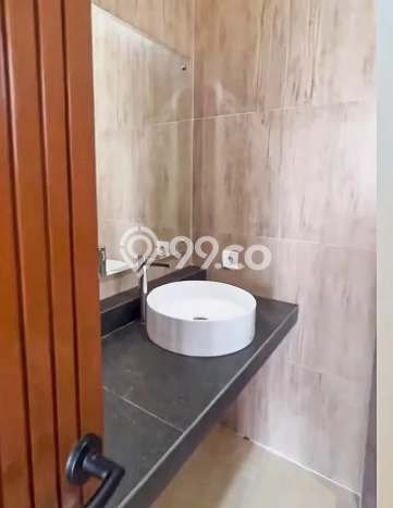 Hunian Eksklusif Dijual LT 159m2 di BSD, Tangerang Selatan Hunian Eksklusif Dijual LT 159m2 di BSD, Tangerang Selatan