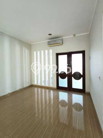 Siap Huni Hunian Elit 5 Kamar di BSD Dekat ke Mana Pun Siap Huni Hunian Elit 5 Kamar di BSD Dekat ke Mana Pun