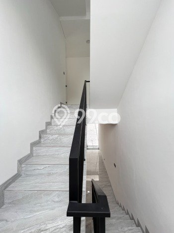 Rumah Elit Modern Siap Huni di Kedoya Jakarta Barat Rumah Elit Modern Siap Huni di Kedoya Jakarta Barat