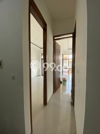 BEST OFFER! Rumah Nyaman area , Luas 139m2m² Bangunan 235m2m² BEST OFFER! Rumah Nyaman area , Luas 139m2m² Bangunan 235m2m²