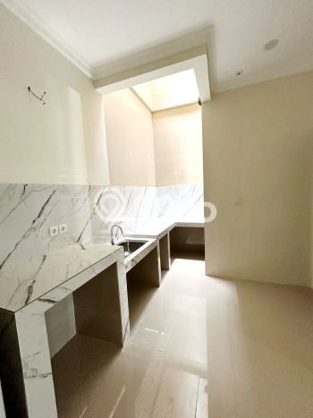 Ready to Use! Luxury House LT 184m2 Desain Modern di Gading Serpong The Spring Ready to Use! Luxury House LT 184m2 Desain Modern di Gading Serpong The Spring