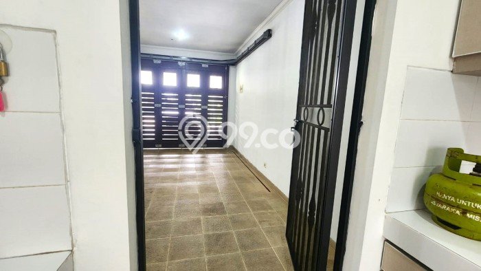 UNIT SPESIAL! Rumah di Alam Sutera, 4 KT, Akses Pusat Kota, LT 300m² LB 275m² UNIT SPESIAL! Rumah di Alam Sutera, 4 KT, Akses Pusat Kota, LT 300m² LB 275m²