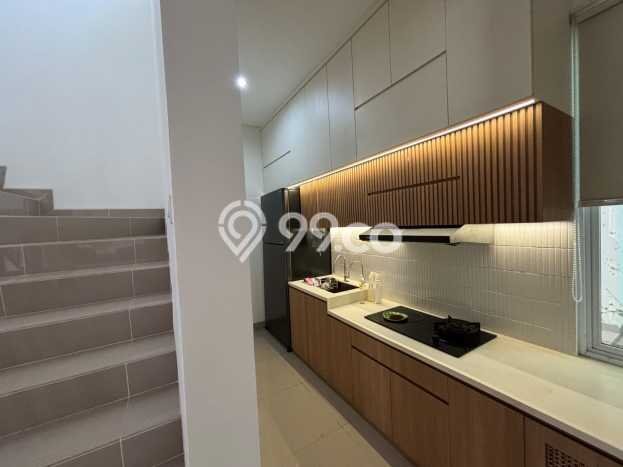 Dijual Rumah Luas Elegan Dengan View Cantik di Gading Serpong, Tangerang Dijual Rumah Luas Elegan Dengan View Cantik di Gading Serpong, Tangerang