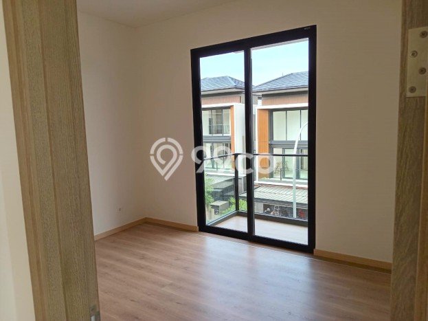Ready to Use! Luxury House LT 276m2 Desain Elegan di BSD City Ready to Use! Luxury House LT 276m2 Desain Elegan di BSD City