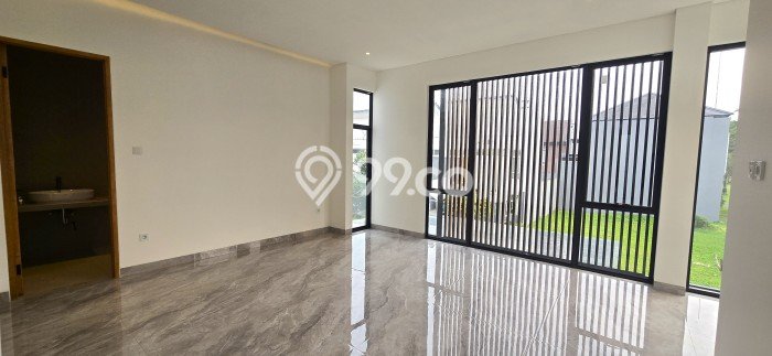 Rumah Strategis LT 212m² / LB 300m² di BSD, Dekat Pusat Kota, Tangerang Selatan Rumah Strategis LT 212m² / LB 300m² di BSD, Dekat Pusat Kota, Tangerang Selatan