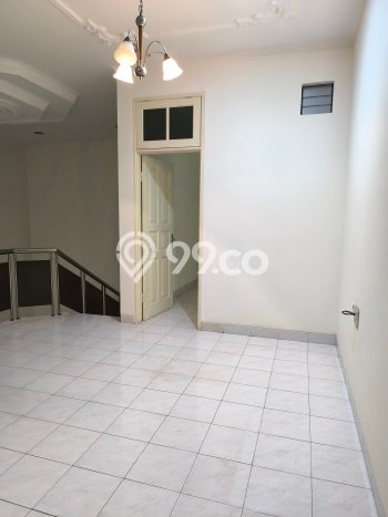 Jarang Ada! Rumah Kontrakan 4 Kamar Nyaman Siap Huni Puri Indah Jarang Ada! Rumah Kontrakan 4 Kamar Nyaman Siap Huni Puri Indah