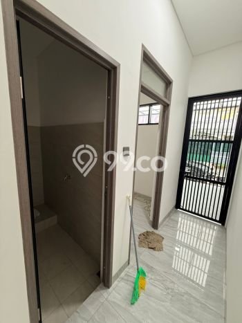 Rumah Elit Modern Tanpa Renovasi di Kedoya Baru Jakarta Barat Rumah Elit Modern Tanpa Renovasi di Kedoya Baru Jakarta Barat
