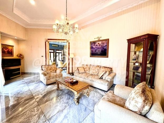 Ready to Use! Premium House LT 587m2 Desain Elegan di Intercon Ready to Use! Premium House LT 587m2 Desain Elegan di Intercon