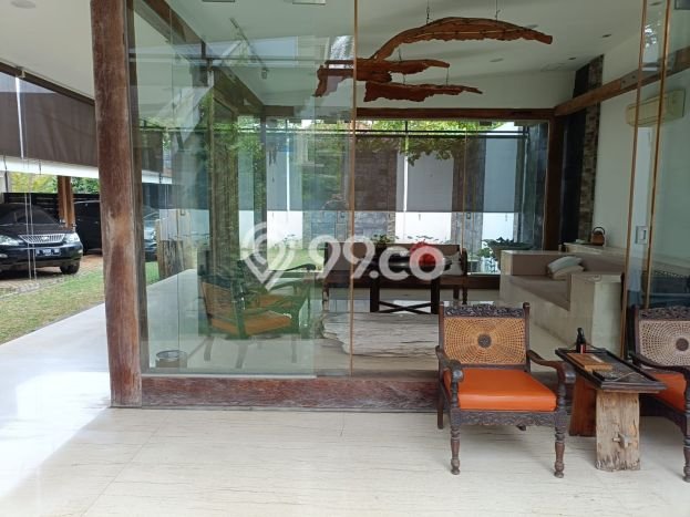 Rumah Mewah LB 650m2 Siap Huni Desain Elegan di Intercon, Jakarta Barat Rumah Mewah LB 650m2 Siap Huni Desain Elegan di Intercon, Jakarta Barat