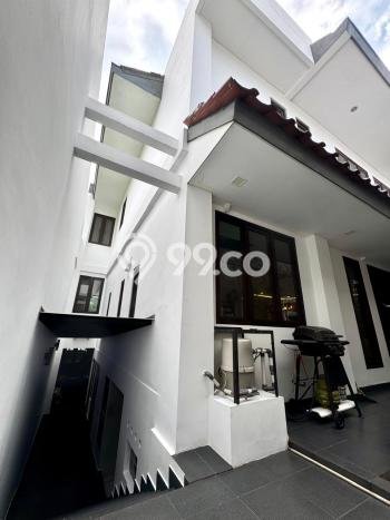 For Sale! Luxury House LT 300m2 Desain Modern di Villa Meruya For Sale! Luxury House LT 300m2 Desain Modern di Villa Meruya