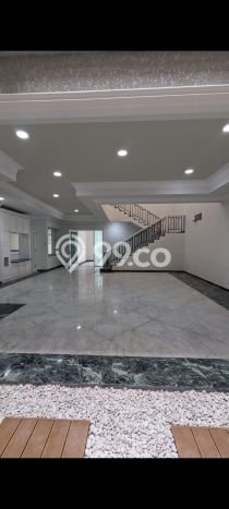 Rumah Elit LB 500m2 Siap Huni Desain Elegan di Puri Indah, Jakarta Barat Rumah Elit LB 500m2 Siap Huni Desain Elegan di Puri Indah, Jakarta Barat