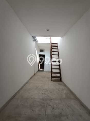 Ready to Use! Luxury House LT 159m2 Desain Elegan di Taman Palem Ready to Use! Luxury House LT 159m2 Desain Elegan di Taman Palem