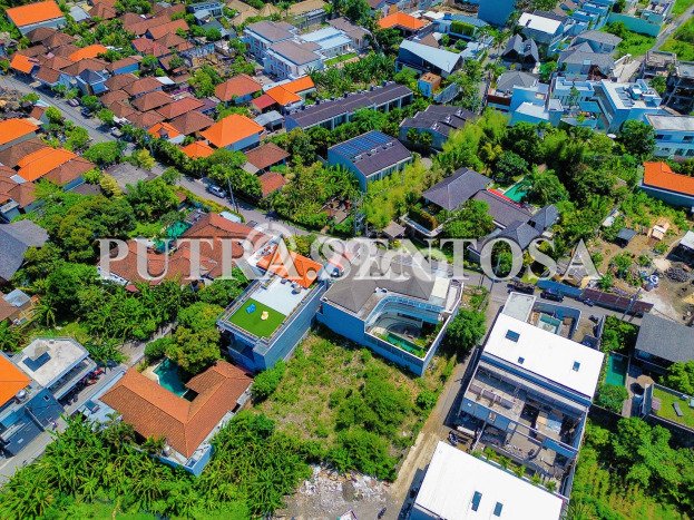 Tanah Dijual Area Strategis di canggu Badung 580m2 Tanah Dijual Area Strategis di canggu Badung 580m2