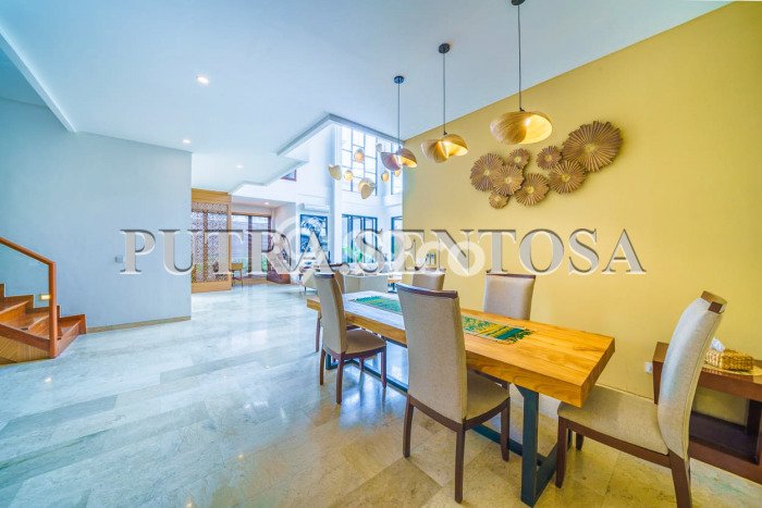 Rumah Bagus di , Badung, Luas 500m2m² Bangunan 500m2m² HARGA MENARIK! Rumah Bagus di , Badung, Luas 500m2m² Bangunan 500m2m² HARGA MENARIK!