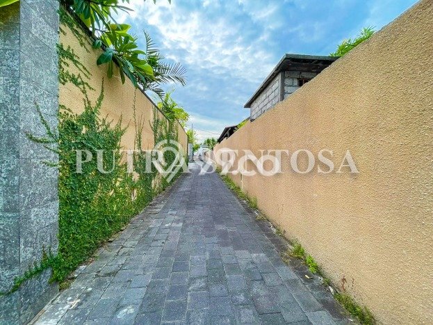 Tanah Area Berkembang di , Luas 328m2m², Cocok untuk Pengembangan Tanah Area Berkembang di , Luas 328m2m², Cocok untuk Pengembangan