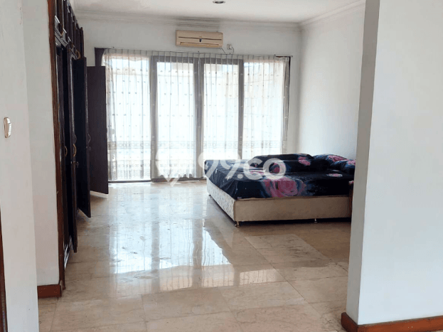 Jual Rumah Luas Megah Dengan View Eksklusif di Senayan, Jakarta Selatan Jual Rumah Luas Megah Dengan View Eksklusif di Senayan, Jakarta Selatan