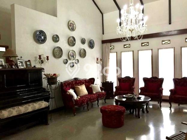 Hunian Mewah LB 650m2 Siap Pakai Desain Elegan di Turangga, Bandung Hunian Mewah LB 650m2 Siap Pakai Desain Elegan di Turangga, Bandung