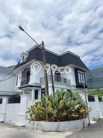JUAL CEPAT! Rumah Ready Stock Area Strategis , Luas 330m2m² LB 250m2m² JUAL CEPAT! Rumah Ready Stock Area Strategis , Luas 330m2m² LB 250m2m²