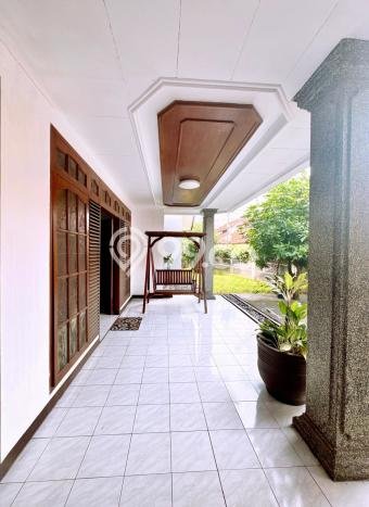 Rumah Modern LT 513m² Siap Huni di Kompleks Cluster Buah Batu, Bandung Rumah Modern LT 513m² Siap Huni di Kompleks Cluster Buah Batu, Bandung