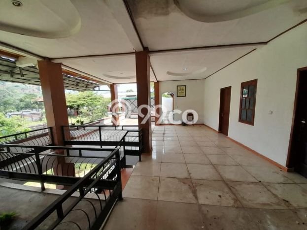 SPECIAL OFFER! Rumah Asri area Ciparay, LT 264m2m² Bangunan 220m2m² SPECIAL OFFER! Rumah Asri area Ciparay, LT 264m2m² Bangunan 220m2m²