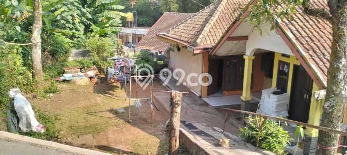 Rumah Lingkungan Nyaman kawasan , Bandung, Luas 438m2m² Bangunan 250m2m² Rumah Lingkungan Nyaman kawasan , Bandung, Luas 438m2m² Bangunan 250m2m²