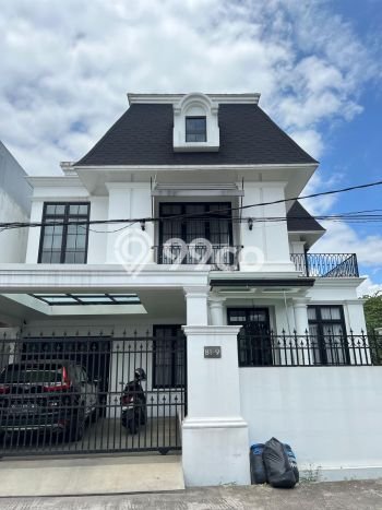 JUAL CEPAT! Rumah Ready Stock Area Strategis , Luas 330m2m² LB 250m2m² JUAL CEPAT! Rumah Ready Stock Area Strategis , Luas 330m2m² LB 250m2m²