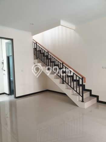 Jarang Ada! Rumah Kontrakan 2 Kamar Bagus Siap Huni Taman Kopo Indah Jarang Ada! Rumah Kontrakan 2 Kamar Bagus Siap Huni Taman Kopo Indah