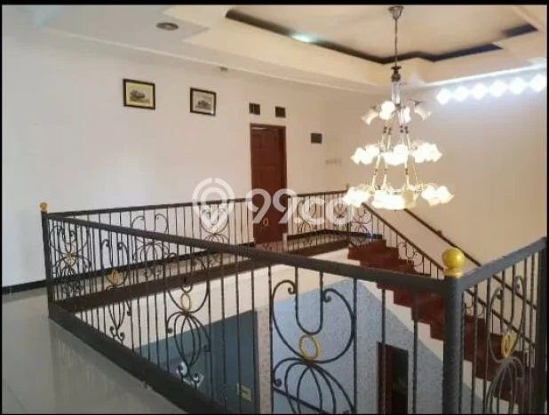 Disewakan! Rumah 5 Kamar Tidur &
5 Kamar Mandi di Mekar Wangi, Bandung Disewakan! Rumah 5 Kamar Tidur &
5 Kamar Mandi di Mekar Wangi, Bandung