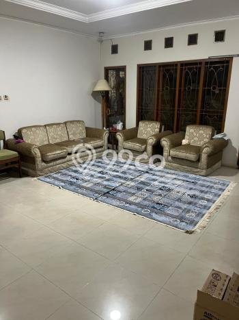 Jarang Ada! Rumah Sewa 6 Kamar Bagus Siap Huni Buah Batu Jarang Ada! Rumah Sewa 6 Kamar Bagus Siap Huni Buah Batu