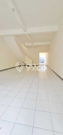 Ruko di Taman Holis Indah, Luas 180m², Area Komersial, Mainroad Ruko di Taman Holis Indah, Luas 180m², Area Komersial, Mainroad