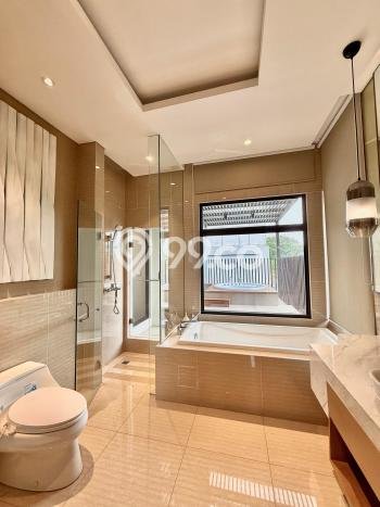 Rumah Elit LB 218m2 Siap Pakai Desain Elegan di Gading Serpong, Tangerang Rumah Elit LB 218m2 Siap Pakai Desain Elegan di Gading Serpong, Tangerang