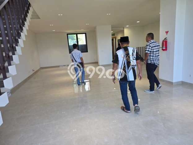 Ruko disewakan lokasi strategis BSD Tangerang Selatan 583m2 Ruko disewakan lokasi strategis BSD Tangerang Selatan 583m2