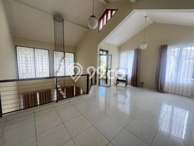 Rumah Elit LB 400m2 Siap Huni Desain Elegan di Setiabudi, Bandung Rumah Elit LB 400m2 Siap Huni Desain Elegan di Setiabudi, Bandung
