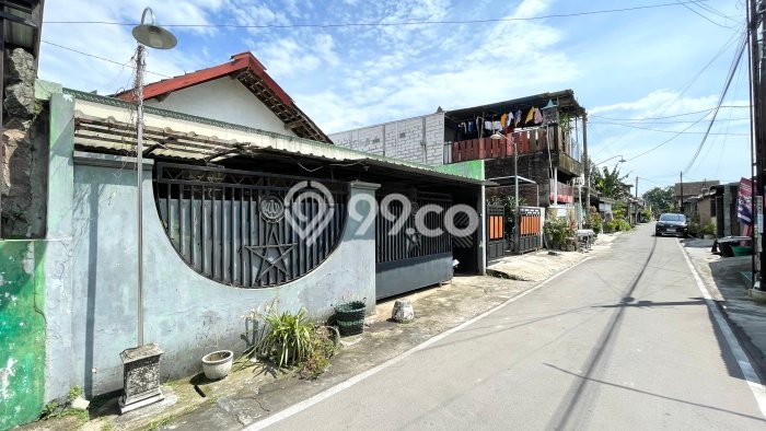 Jual Rumah Bagus Siap Huni LB 200m2 di Colomadu, Solo Jual Rumah Bagus Siap Huni LB 200m2 di Colomadu, Solo