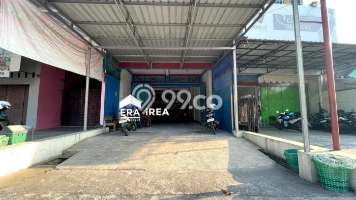 Area Ramai! Ruko Dijual di Ngemplak untuk Bisnis Luas Bangunan 200m2 Area Ramai! Ruko Dijual di Ngemplak untuk Bisnis Luas Bangunan 200m2