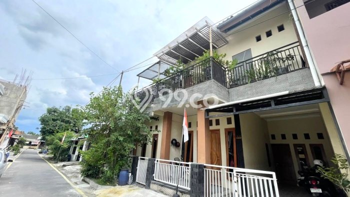 Rumah Modern Minimalis 5 Kamar Bisa Langsung Pindah di Colomadu Rumah Modern Minimalis 5 Kamar Bisa Langsung Pindah di Colomadu