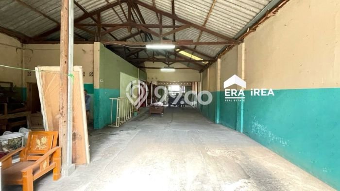 Area Ramai! Komersial Dijual di Kartasura untuk Bisnis Luas Bangunan 450m2 Area Ramai! Komersial Dijual di Kartasura untuk Bisnis Luas Bangunan 450m2