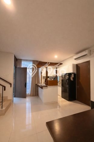 For Sale! Luxury House LT 181m2 Desain Modern di BSD For Sale! Luxury House LT 181m2 Desain Modern di BSD