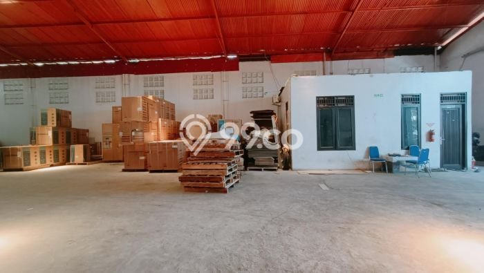 Unit Gudang Paling Strategis di Semarang Barat Semarang dengan LB 700m2 Unit Gudang Paling Strategis di Semarang Barat Semarang dengan LB 700m2