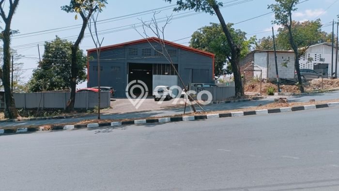 Unit Gudang Paling Strategis di Semarang Barat Semarang dengan LB 700m2 Unit Gudang Paling Strategis di Semarang Barat Semarang dengan LB 700m2