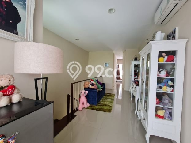 Rumah Mewah LB 160m2 Siap Pakai Desain Elegan di Bukit Sari, Semarang Rumah Mewah LB 160m2 Siap Pakai Desain Elegan di Bukit Sari, Semarang