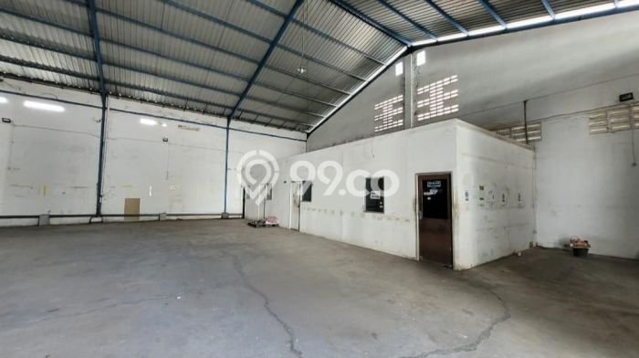 Disewakan Gudang komersial di Semarang Timur luas bangunan 700m2 Disewakan Gudang komersial di Semarang Timur luas bangunan 700m2