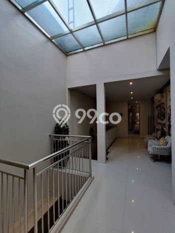 Ready to Use! Luxury House LT 216m2 Desain Modern di Bukit Sari Ready to Use! Luxury House LT 216m2 Desain Modern di Bukit Sari