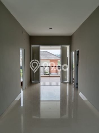 Disewakan! Rumah 4 Kamar Tidur &
3 Kamar Mandi di Jangli, Semarang Disewakan! Rumah 4 Kamar Tidur &
3 Kamar Mandi di Jangli, Semarang