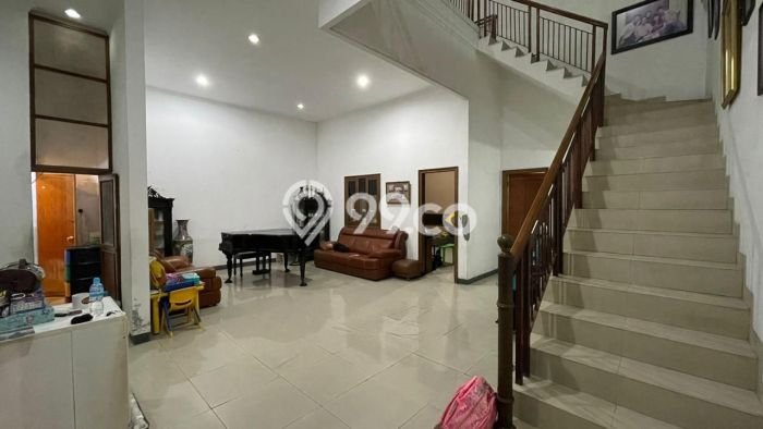 Komersial bagus disewakan di Semarang Tengah Semarang dengan LB 520m2 harga sewa terbaik Komersial bagus disewakan di Semarang Tengah Semarang dengan LB 520m2 harga sewa terbaik