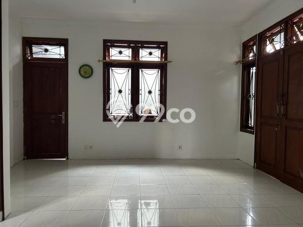 Lokasi terbaik! Rumah siap huni disewakan di Tembalang LB 230m2 Lokasi terbaik! Rumah siap huni disewakan di Tembalang LB 230m2