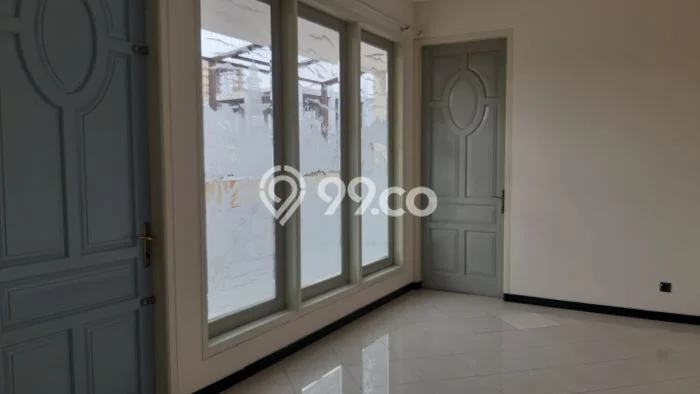Lokasi terbaik! Rumah siap pakai dikontrakkan di Semarang Tengah LB 350m2 Lokasi terbaik! Rumah siap pakai dikontrakkan di Semarang Tengah LB 350m2