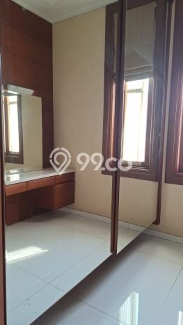 Lokasi terbaik! Rumah siap pakai dikontrakkan di Candisari LB 300m2 Lokasi terbaik! Rumah siap pakai dikontrakkan di Candisari LB 300m2